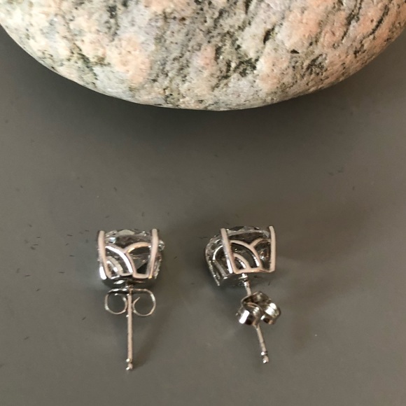 Beautiful 1 cm Cubic Zirconia Stud Earrings - Picture 2 of 3